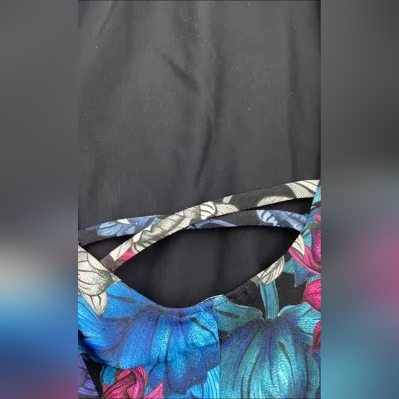 NEW Lululemon Shoreline Floral 1 piece Swimsuit Bathing Suit - Picture 6 of 9